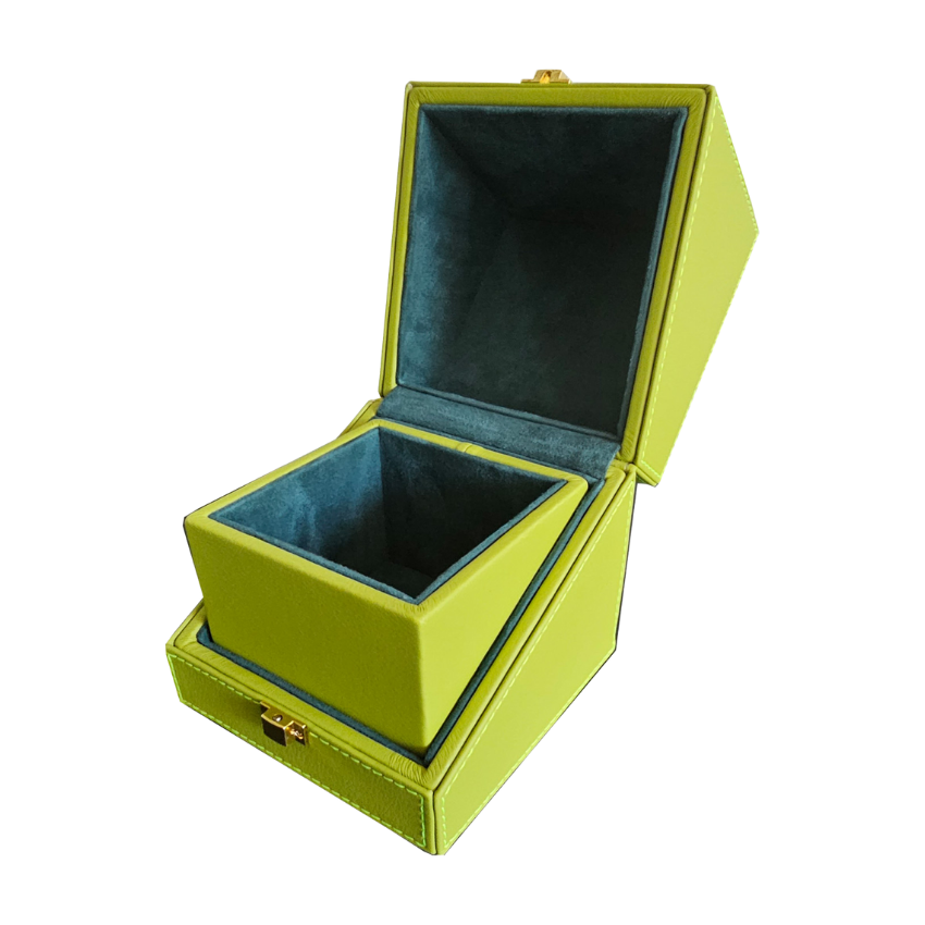 Коробка из экокожи с бархатной отделкой