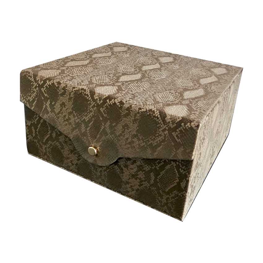 Коробка из экокожи с тиснением и принтом