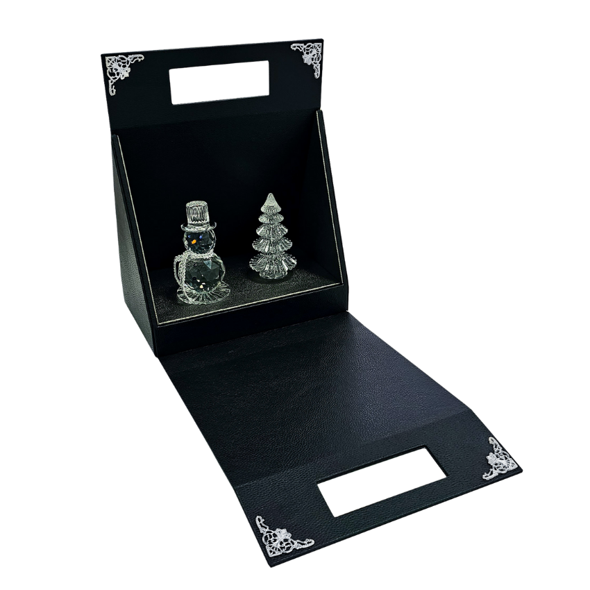 Чёрная коробка с витринной панелью