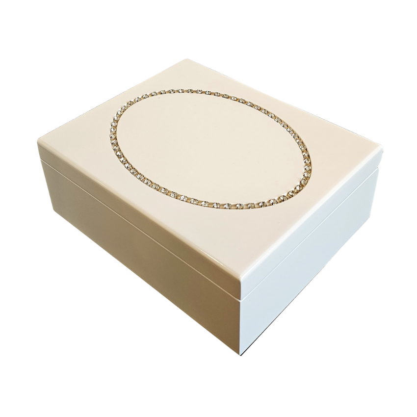 Коробка из белой экокожи с кристаллами