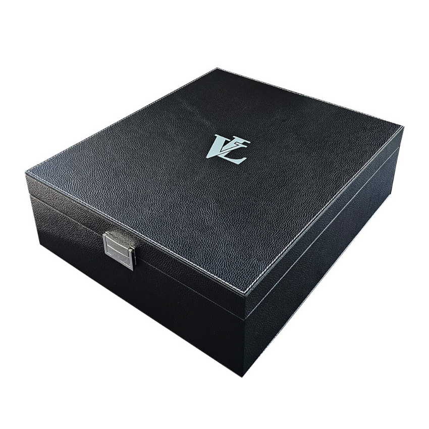 Футляр из чёрной экокожи с гравировкой